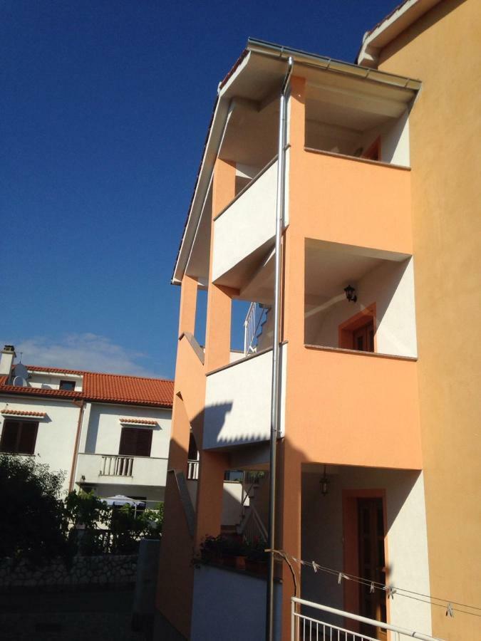 Apartment Aleksandra Malinska Extérieur photo