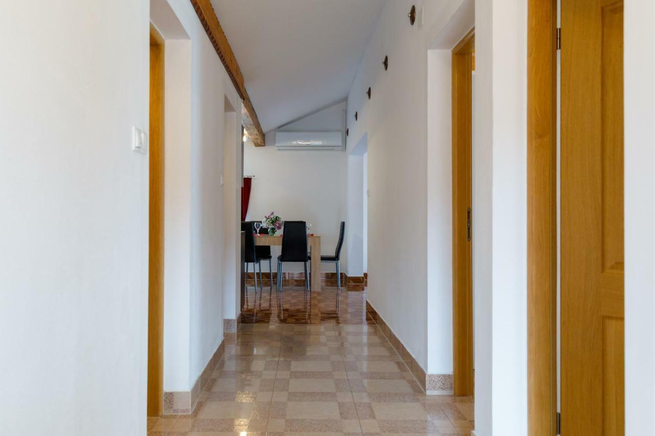 Apartment Aleksandra Malinska Extérieur photo