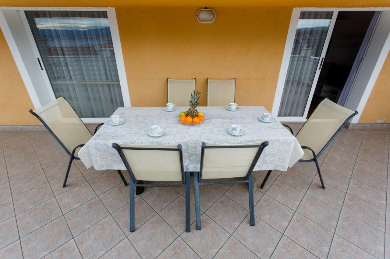 Apartment Aleksandra Malinska Extérieur photo