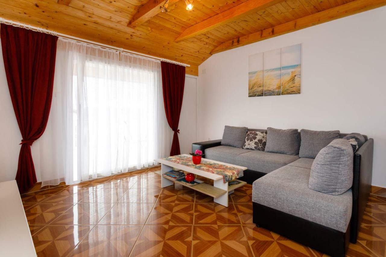 Apartment Aleksandra Malinska Extérieur photo